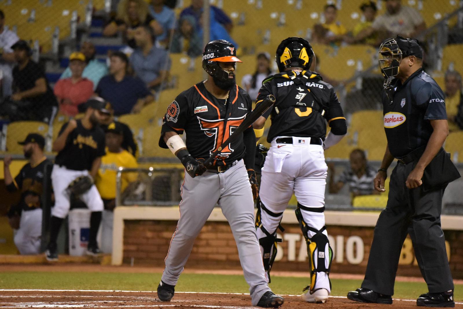 Aguilas Blanquean A Los Toros En El Estadio Cibao Toros Del Este