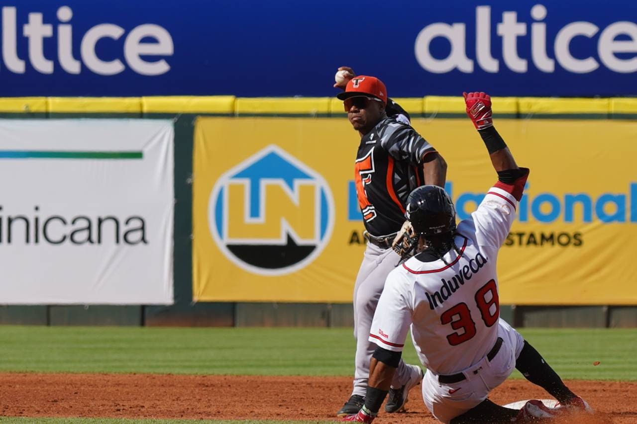 Toros caen en el Quisqueya frente a los Leones - Toros del Este