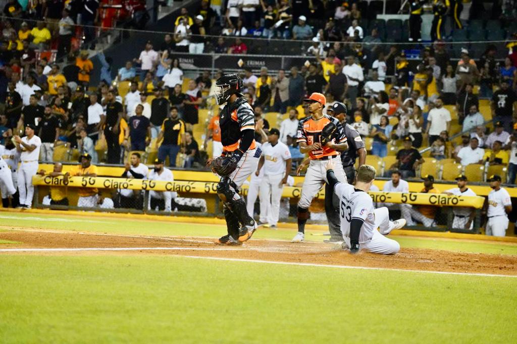 Aguilas se vuelven a imponer a los Toros - Toros del Este