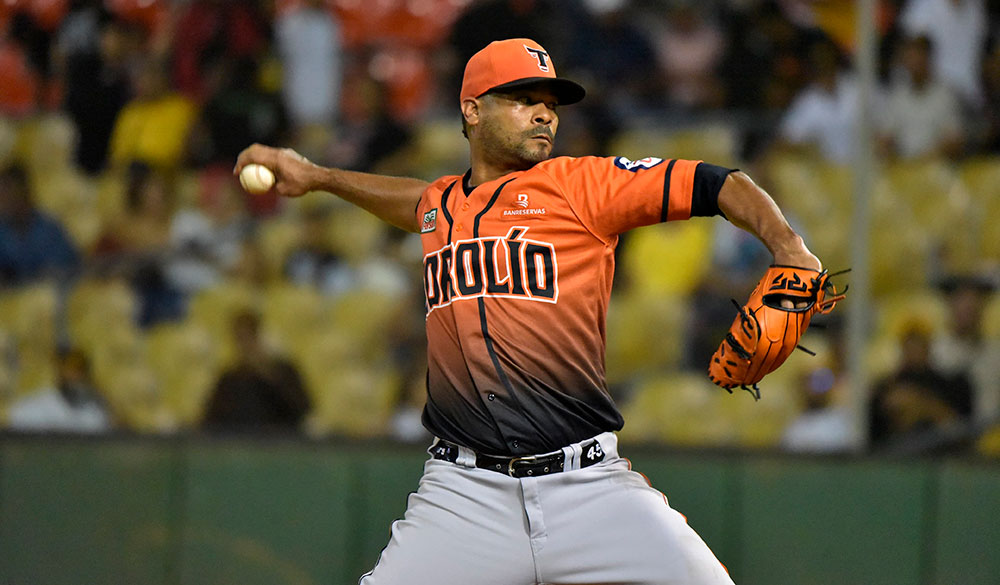 Toros ganan en Santiago guiados por Rogers, Tavárez y Liberato