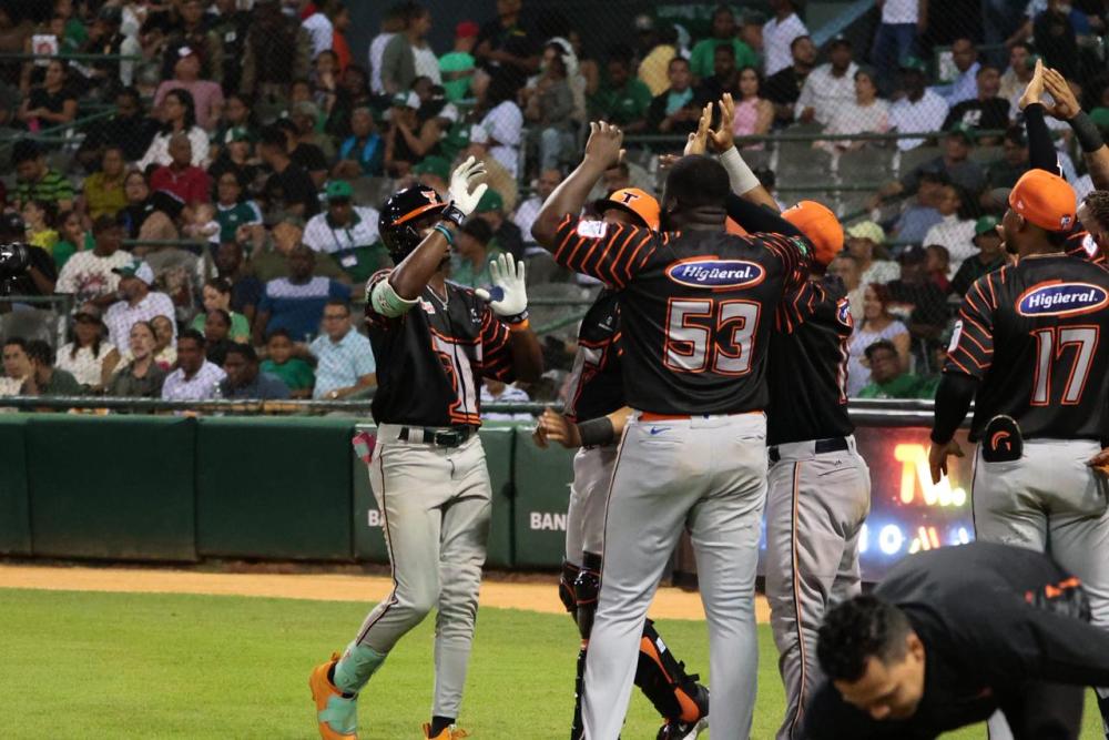 Celestén debuta con HR pero Toros caen en SPM