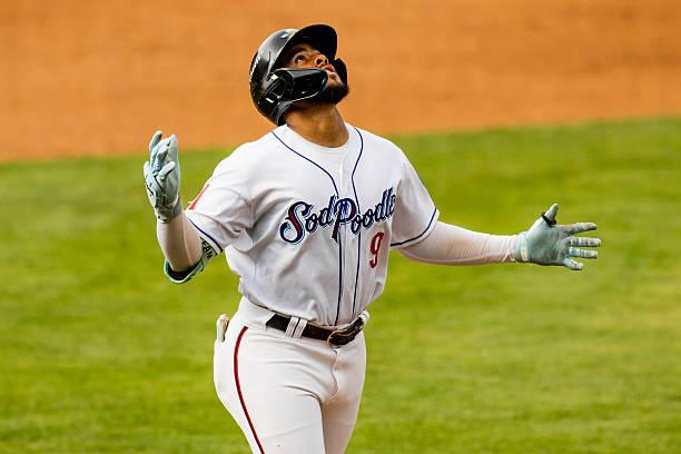Manny Pe&ntilde;a celebra durante un partido con los Amarillo Sod Poodles. El dominicano fue promovido a Triple A tras liderar todo el b&eacute;isbol organizado con 26 cuadrangulares en la temporada.