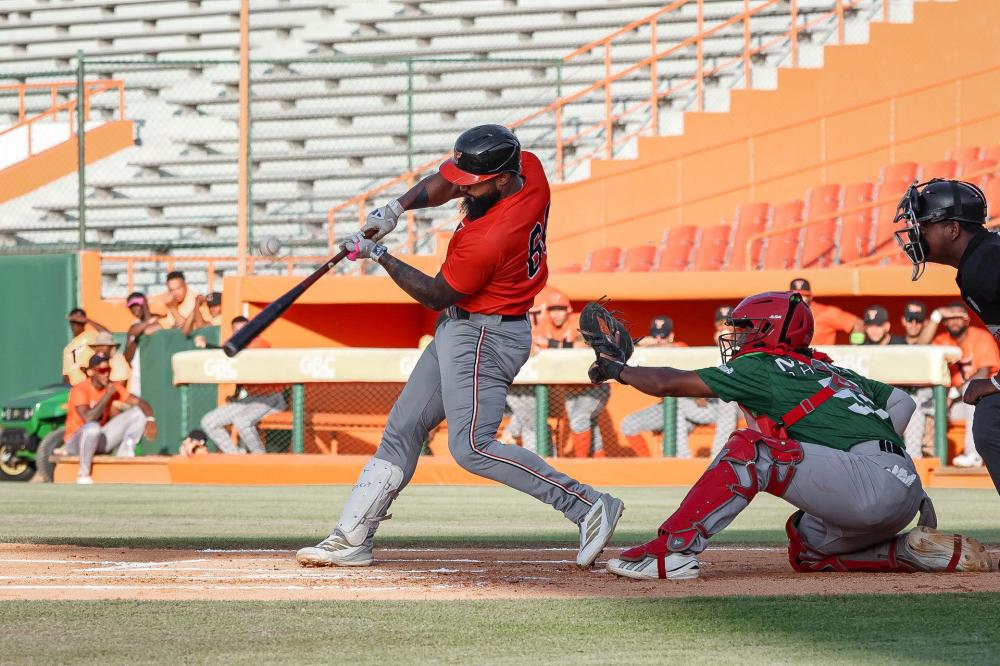 Toros remontan en el octavo y empatan 4-4 ante las Estrellas