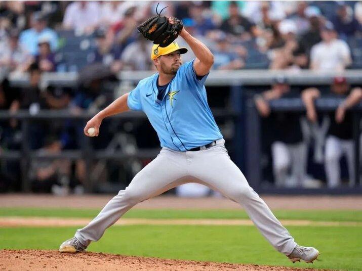Toros anuncian contratación de los lanzadores Joe Record y Bryce Conley