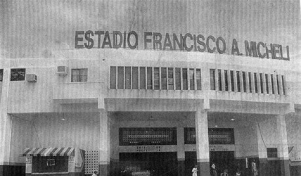 Los Azucareros o Toros del Este lograron su primer campeonato en la refriega de 1994-1995. Enesa ocasión representaron al país en la Serie del Caribe, la número 25, efectuada en el estadioHiram Bithorn de San Juan, Puerto Rico.