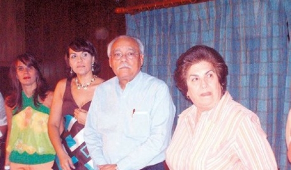 Aspecto del reconocimiento al presidente de los Toros, Frank Micheli, quien figura junto a su esposa y sus hijas.