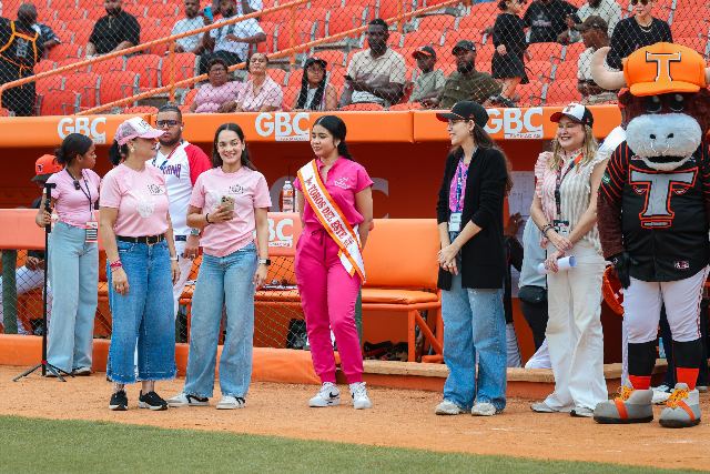 Escogido Vs Toros: Henry Rijo, Kristal Quiñones, María Pión Rijo, Mía De Aza
