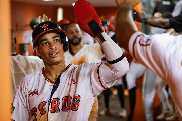 Escogido Vs Toros: Gilberto Celestino, Juan Brito