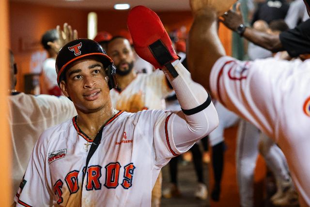 Escogido Vs Toros: Gilberto Celestino, Juan Brito