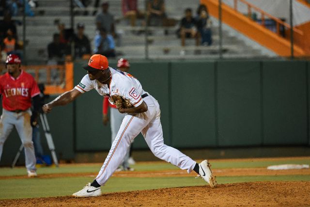 Escogido Vs Toros: Juan Carela