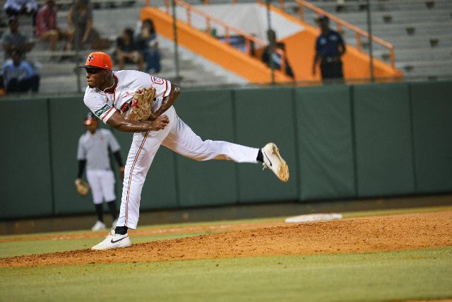 Escogido Vs Toros: Juan Carela