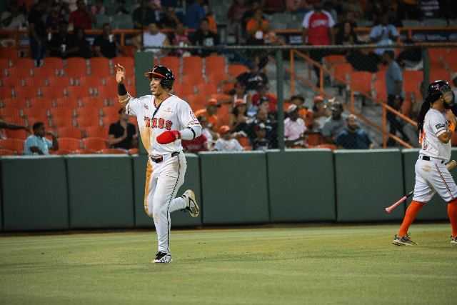 Escogido Vs Toros: Juan Brito