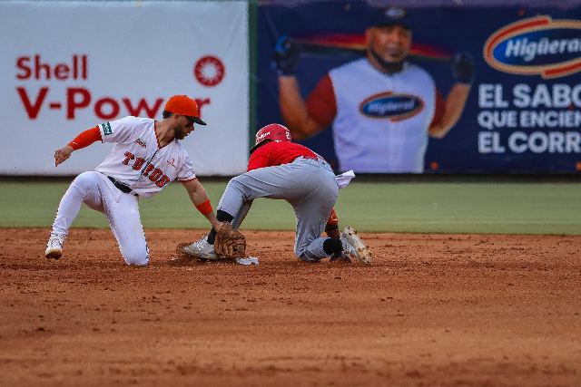 Escogido Vs Toros: Rafael Lantigua