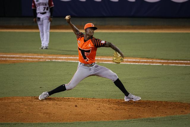 Toros Vs Gigantes: Phillips Valdez