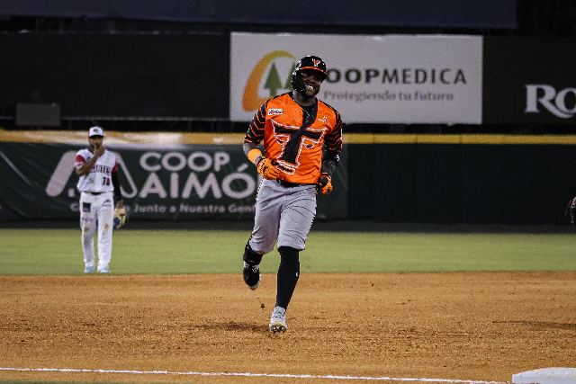Toros Vs Gigantes: Ronny Simón