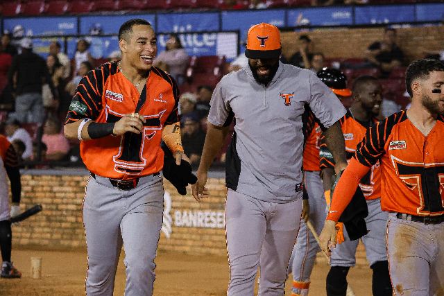 Toros Vs Gigantes: Juan Brito, Rafael Lantigua, Ronny Simón