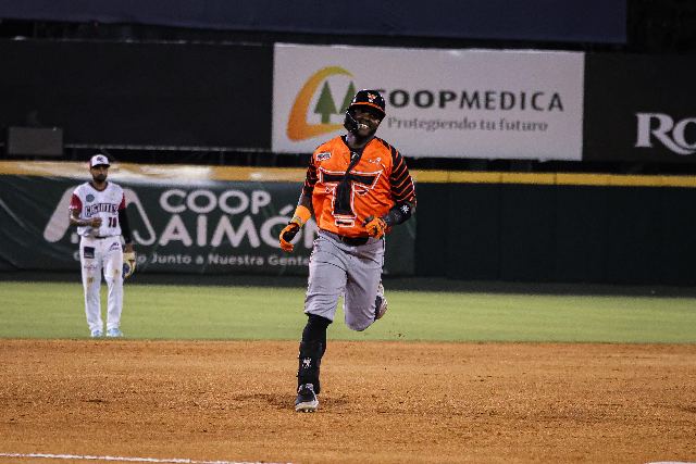Toros Vs Gigantes: Ronny Simón