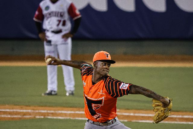 Toros Vs Gigantes: Phillips Valdez