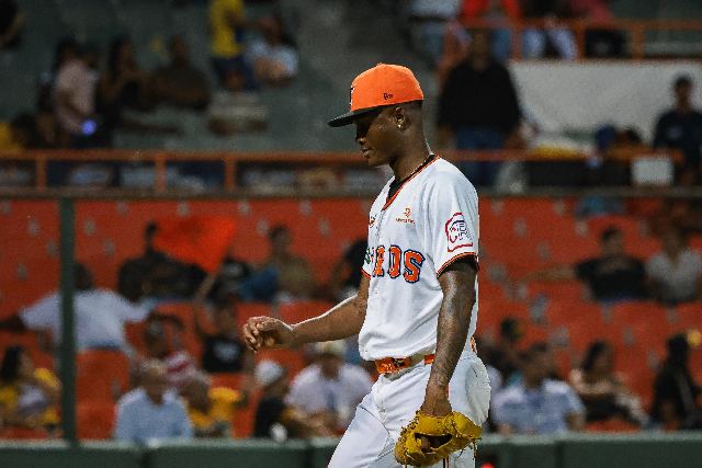 Águilas Vs Toros: Phillips Valdez