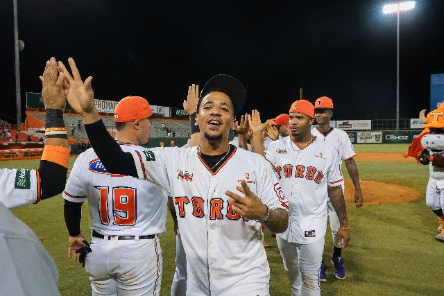 Águilas Vs Toros: Phillips Valdez