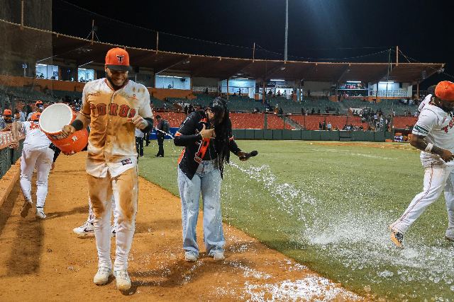 Águilas Vs Toros: Allan Castro