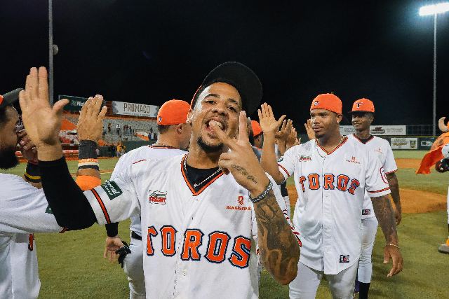 Águilas Vs Toros: Phillips Valdez