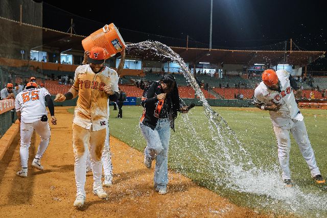 Águilas Vs Toros: Allan Castro