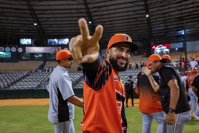 Toros Vs Estrellas: Rafael Rijo, Víctor Estévez