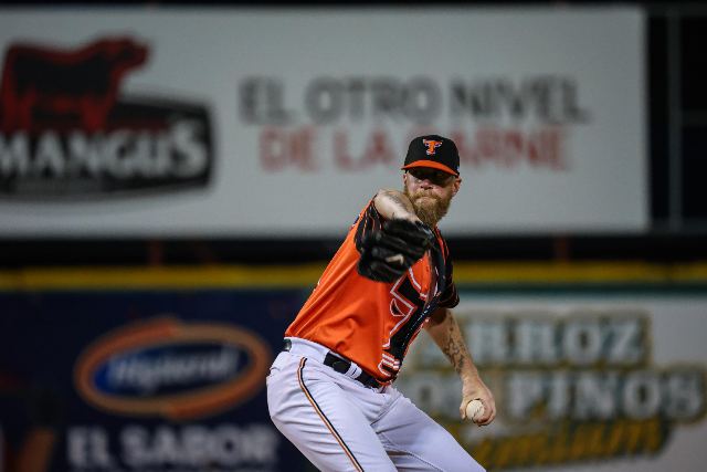 Águilas Vs Toros: Evan Grills