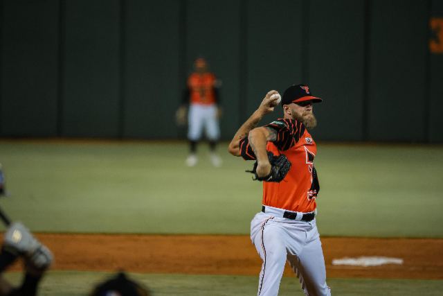 Águilas Vs Toros: Evan Grills